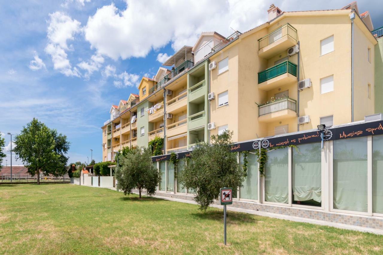 Natali Lägenhet Omiš Exteriör bild